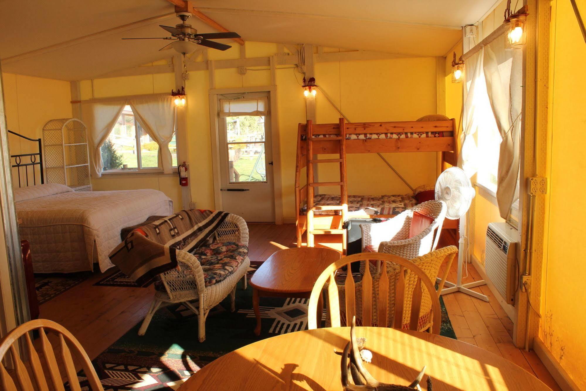 K3 Guest Ranch Hotel Cody Exterior photo